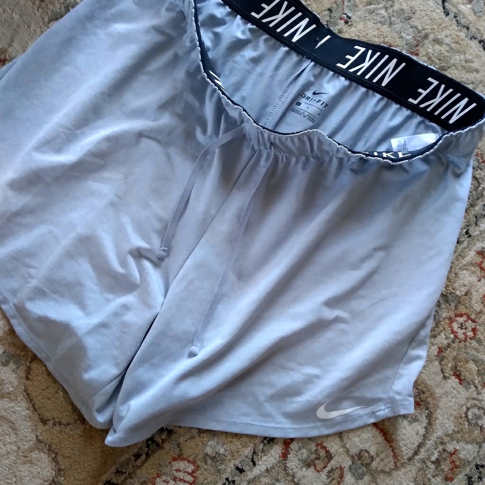 Women's Nike shorts size large